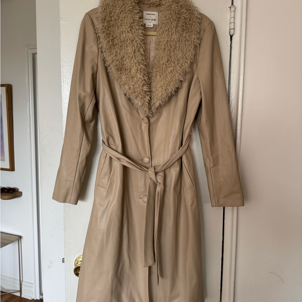 Tezza & Cole x Noize Tan Faux Fur Collar Penny Coat Size Medium